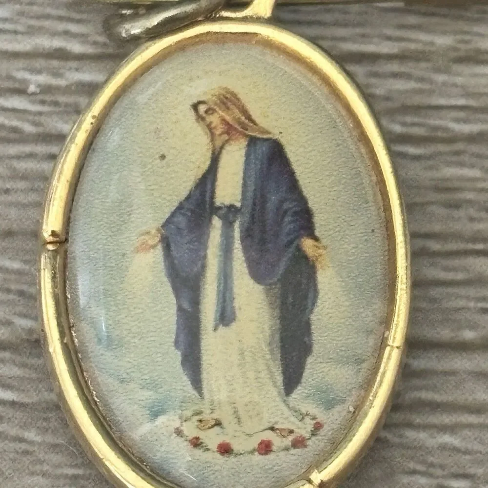 Vintage Gold Tone Virgin Mary Lourdes Double Sided Pendant Safety Pin Brooch 1